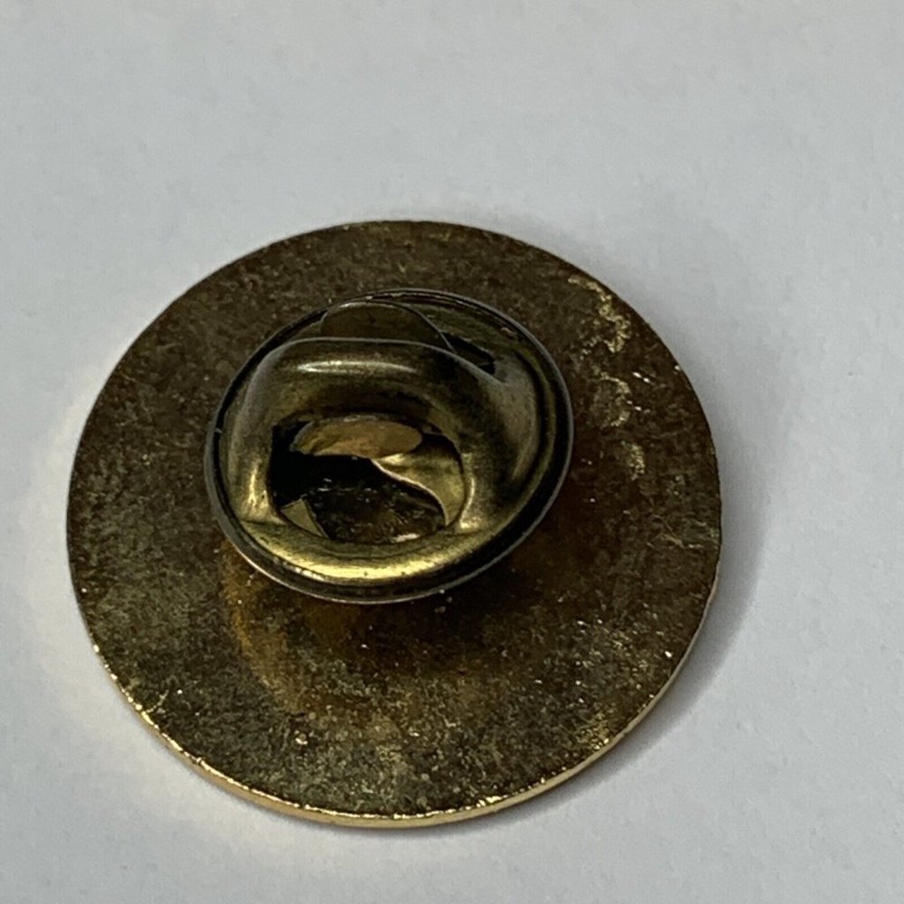 Central Texas Museum Of Automotive History Pin Rosanky, Texas Gold Tone - Picture 3 of 6